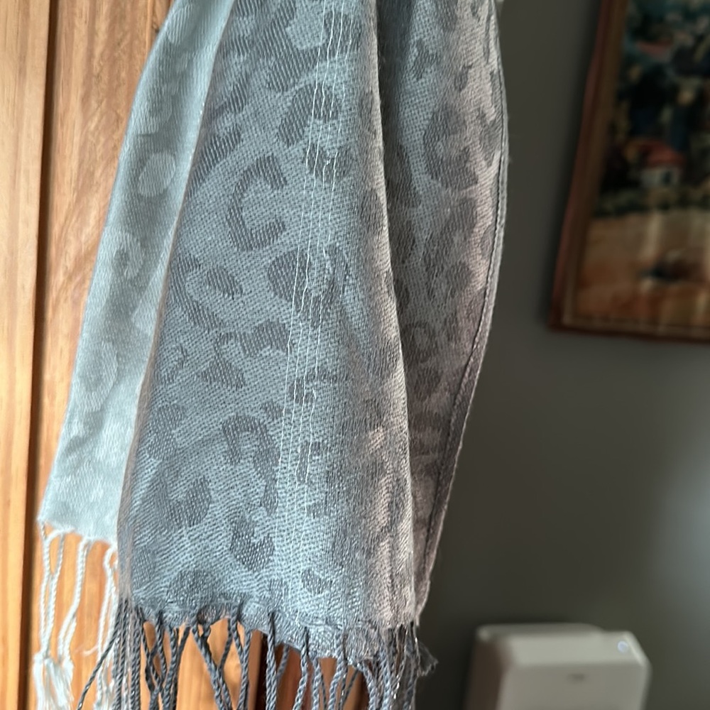 Beautiful Scarf - Picture 2 of 4